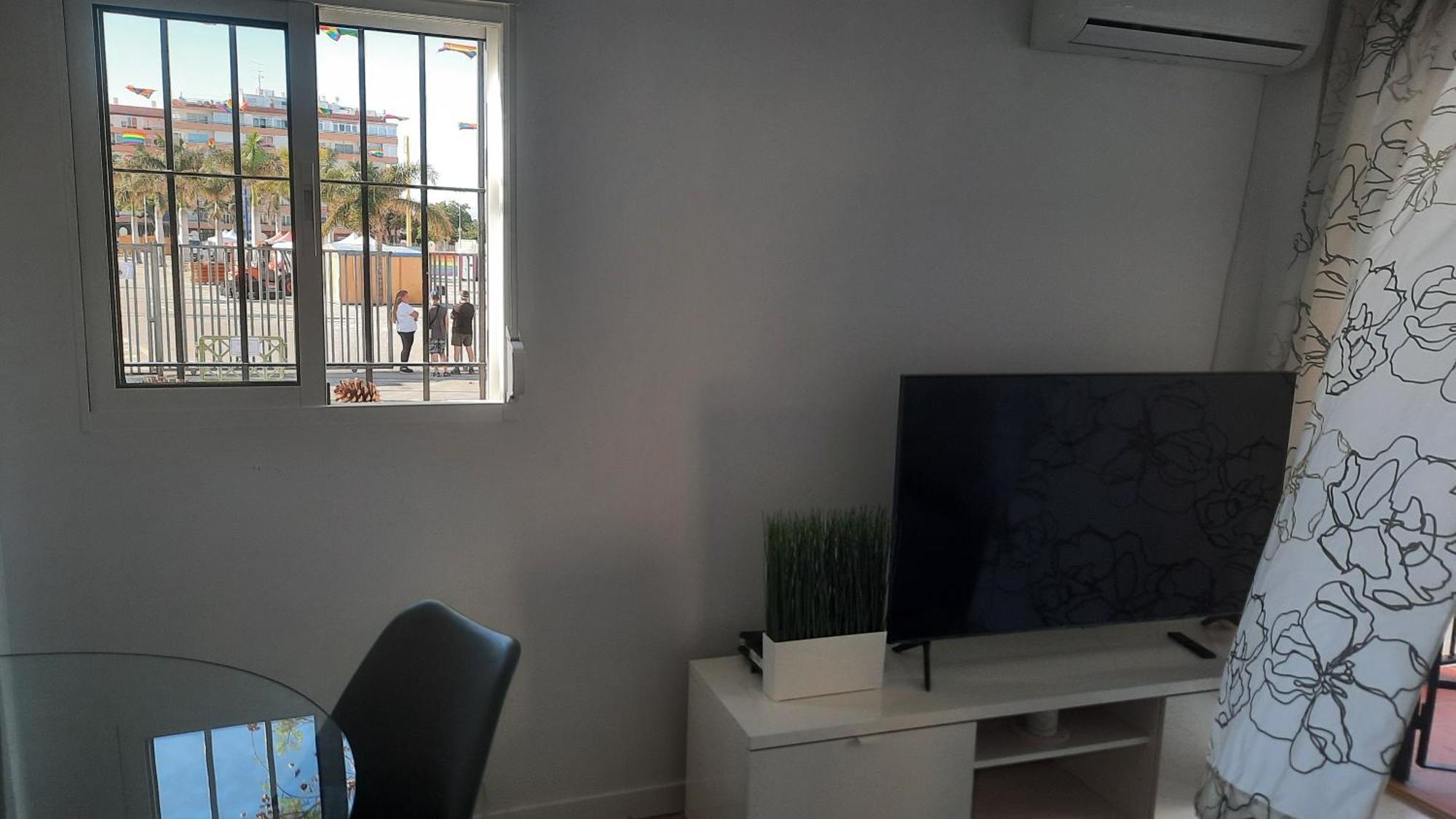 Feel At At Tamara - Two Steps To The Pool Apartment